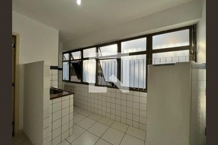 Sala / Cozinha de apartamento para alugar com 1 quarto, 28m² em Cln 313, Brasília