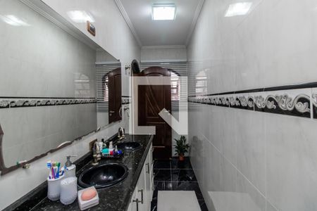 Casa à venda com 225m², 3 quartos e 2 vagasBanheiro