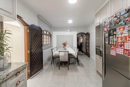 Casa à venda com 225m², 3 quartos e 2 vagasCozinha