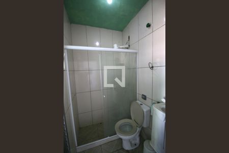 Banheiro de kitnet/studio para alugar com 1 quarto, 40m² em Penha, Rio de Janeiro