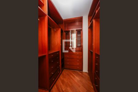 Apartamento à venda com 247m², 4 quartos e 4 vagasCloset