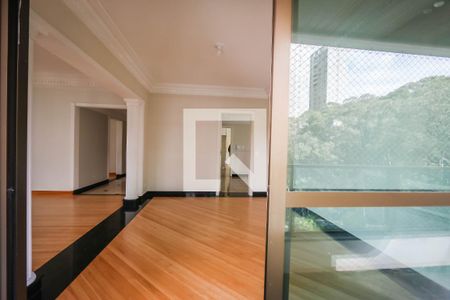 Apartamento à venda com 247m², 4 quartos e 4 vagasVaranda 2