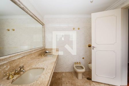 Apartamento à venda com 247m², 4 quartos e 4 vagasBanheiro da Suite 3