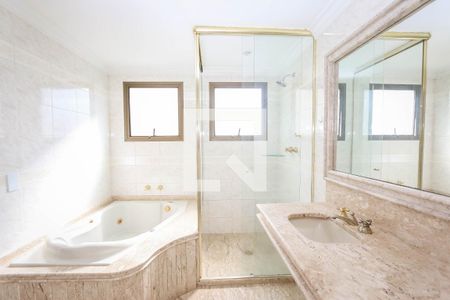 Apartamento à venda com 247m², 4 quartos e 4 vagasBanheiro da Suite 3