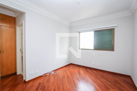 Apartamento à venda com 247m², 4 quartos e 4 vagasSuite 2