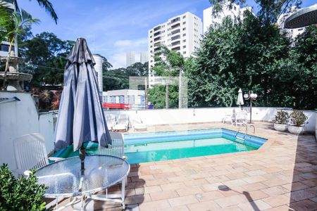 Apartamento à venda com 247m², 4 quartos e 4 vagasÁrea comum - Piscina
