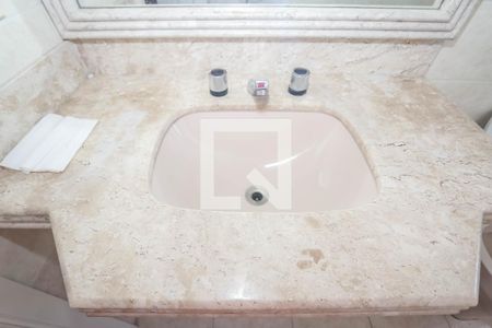 Apartamento à venda com 247m², 4 quartos e 4 vagasBanheiro da Suite 2