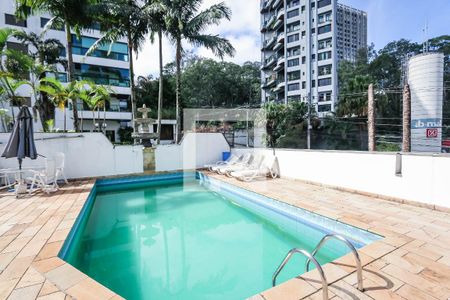 Apartamento à venda com 247m², 4 quartos e 4 vagasÁrea comum - Piscina