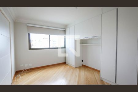 Apartamento à venda com 247m², 4 quartos e 4 vagasQuarto 4