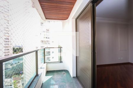 Apartamento à venda com 247m², 4 quartos e 4 vagasVaranda da Suite 3