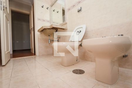 Apartamento à venda com 247m², 4 quartos e 4 vagasBanheiro da Suite 2