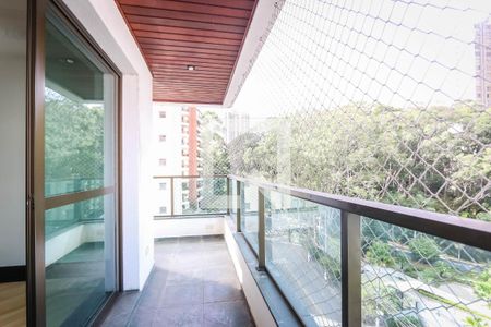 Apartamento à venda com 247m², 4 quartos e 4 vagasVaranda 2