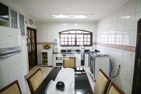 Casa à venda com 369m², 5 quartos e 3 vagasCozinha