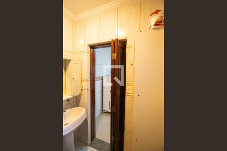 Casa à venda com 369m², 5 quartos e 3 vagasBanheiro 1