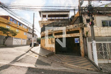 Casa à venda com 369m², 5 quartos e 3 vagasFachada