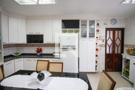 Casa à venda com 369m², 5 quartos e 3 vagasCozinha