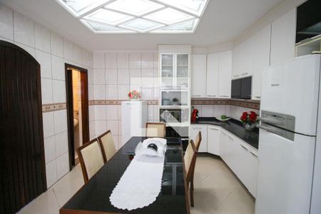 Casa à venda com 369m², 5 quartos e 3 vagasCozinha