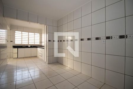 Sala 2 de casa para alugar com 5 quartos, 400m² em Qno 16, Brasília