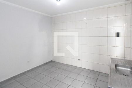 Cozinha de casa para alugar com 1 quarto, 68m² em Jardim Iva, São Paulo
