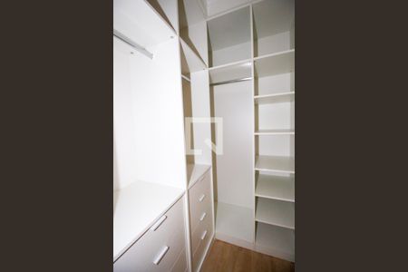 Casa à venda com 450m², 4 quartos e 4 vagasCloset da suíte 3