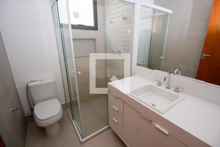 Casa à venda com 450m², 4 quartos e 4 vagasBanheiro da Suíte 4