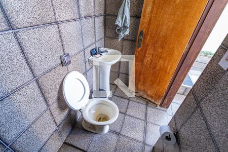 Casa à venda com 348m², 4 quartos e 10 vagasBanheiro de serviço