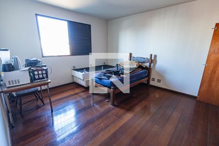 Casa à venda com 348m², 4 quartos e 10 vagasQuarto 3