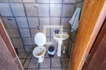 Casa à venda com 348m², 4 quartos e 10 vagasBanheiro de serviço