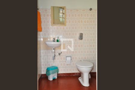 Casa à venda com 570m², 2 quartos e 3 vagasBanheiro da área de serviço 