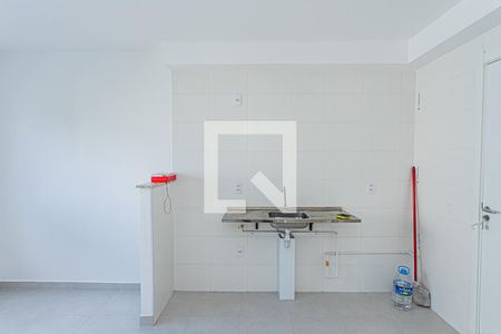 Sala, cozinha e área de serviço de apartamento para alugar com 2 quartos, 32m² em Piqueri, São Paulo