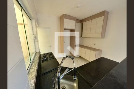 Cozinha de casa de condomínio para alugar com 2 quartos, 70m² em Vila dos Remédios, São Paulo