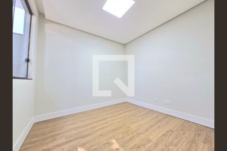 Casa à venda com 230m², 4 quartos e 4 vagas Casa à venda com 230m², 4 quartos e 4 vagasQuarto 3