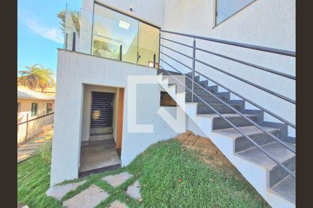 Casa à venda com 230m², 4 quartos e 4 vagas Casa à venda com 230m², 4 quartos e 4 vagasÁrea Externa