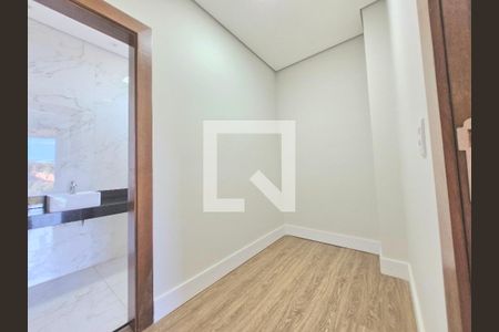 Casa à venda com 230m², 4 quartos e 4 vagas Casa à venda com 230m², 4 quartos e 4 vagasClosed suíte