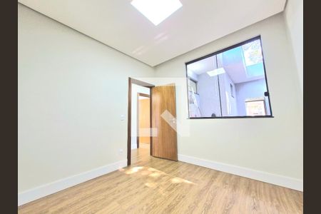 Casa à venda com 230m², 4 quartos e 4 vagas Casa à venda com 230m², 4 quartos e 4 vagasQuarto 3