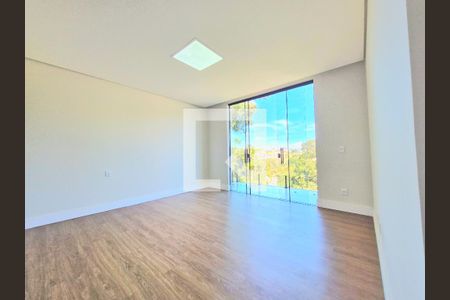 Casa à venda com 230m², 4 quartos e 4 vagas Casa à venda com 230m², 4 quartos e 4 vagasSuíte