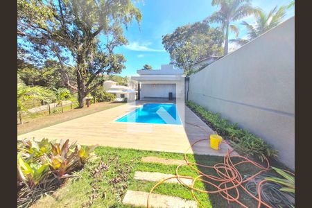 Casa à venda com 230m², 4 quartos e 4 vagas Casa à venda com 230m², 4 quartos e 4 vagasÁrea comum - Piscina