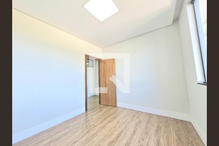 Casa à venda com 230m², 4 quartos e 4 vagas Casa à venda com 230m², 4 quartos e 4 vagasQuarto 1