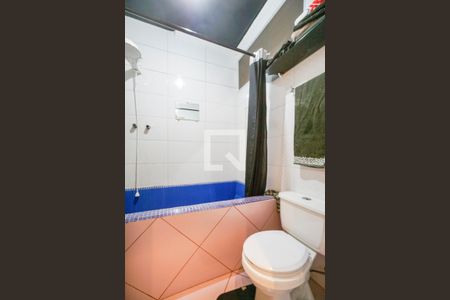 Banheiro de casa de condomínio à venda com 2 quartos, 250m² em Vila Esperança, São Paulo