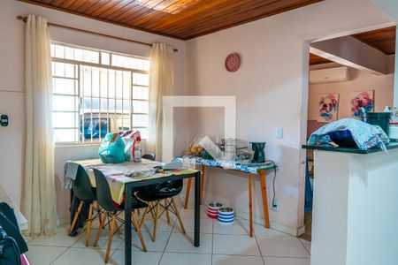 Casa à venda com 200m², 2 quartos e 2 vagasCozinha