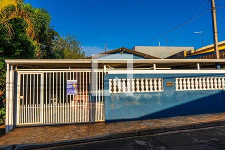 Casa à venda com 200m², 2 quartos e 2 vagasFachada