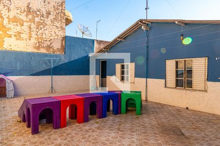 Casa à venda com 200m², 2 quartos e 2 vagasQuintal