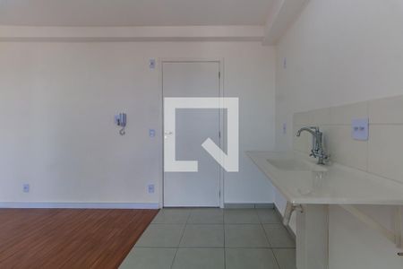Cozinha de apartamento para alugar com 2 quartos, 47m² em Vila Fátima, São Paulo