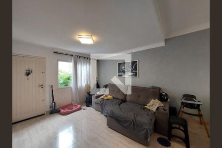 Sala de casa de condomínio para alugar com 3 quartos, 117m² em Vila Erna, São Paulo