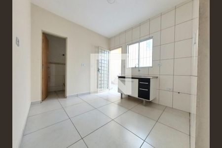 Cozinha de casa de condomínio para alugar com 1 quarto, 24m² em Vila Palmeiras, São Paulo