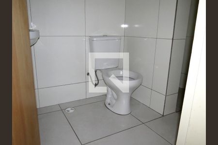 Banheiro de casa de condomínio para alugar com 1 quarto, 24m² em Vila Palmeiras, São Paulo