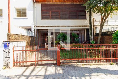 Casa à venda com 268m², 4 quartos e 4 vagasFachada