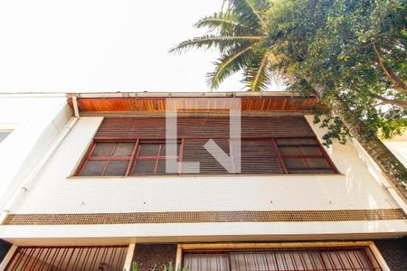 Casa à venda com 268m², 4 quartos e 4 vagasFachada