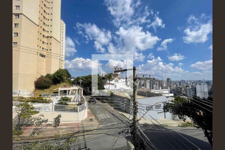 Casa à venda com 290m², 4 quartos e 3 vagas Casa à venda com 290m², 4 quartos e 3 vagasvista