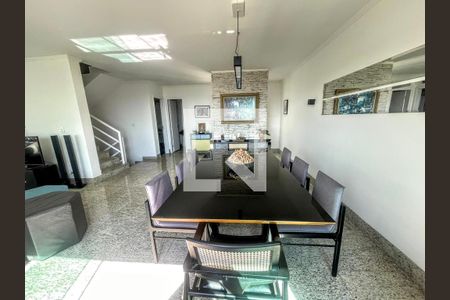 Casa à venda com 290m², 4 quartos e 3 vagas Casa à venda com 290m², 4 quartos e 3 vagassala